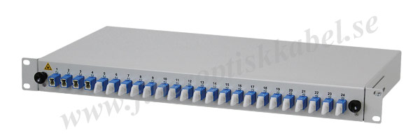 Fiberoptisk 19-tums patchpanel med 24 E2000 kopplingar.